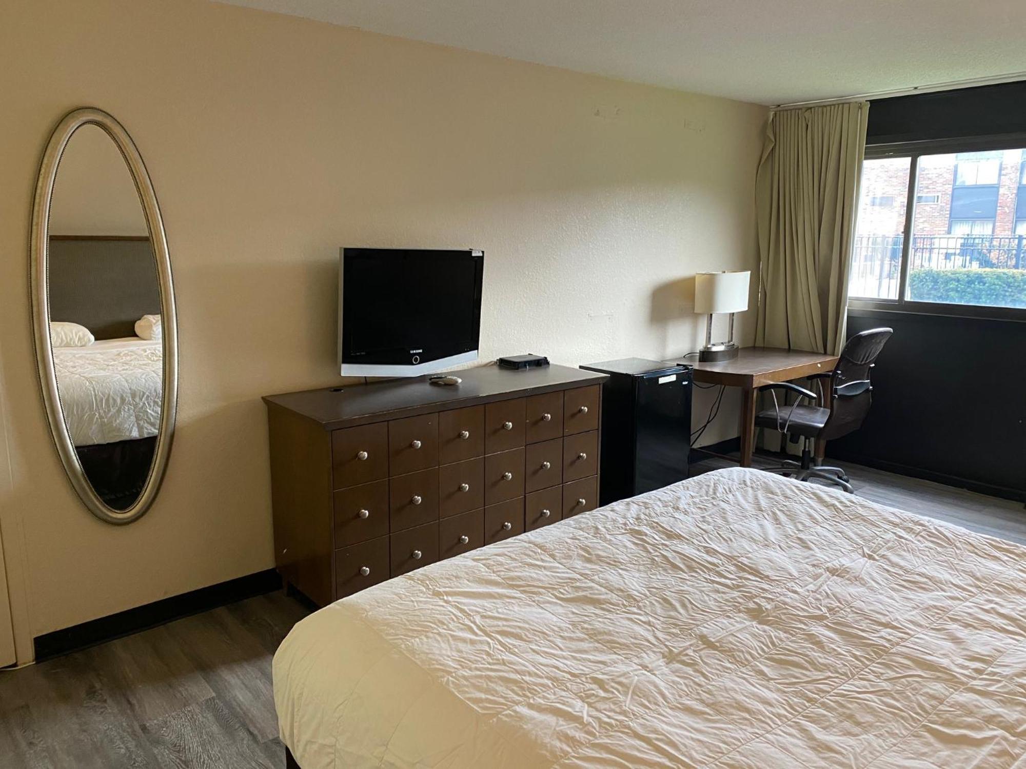 Motel 6 Rochester - Airport Exterior photo